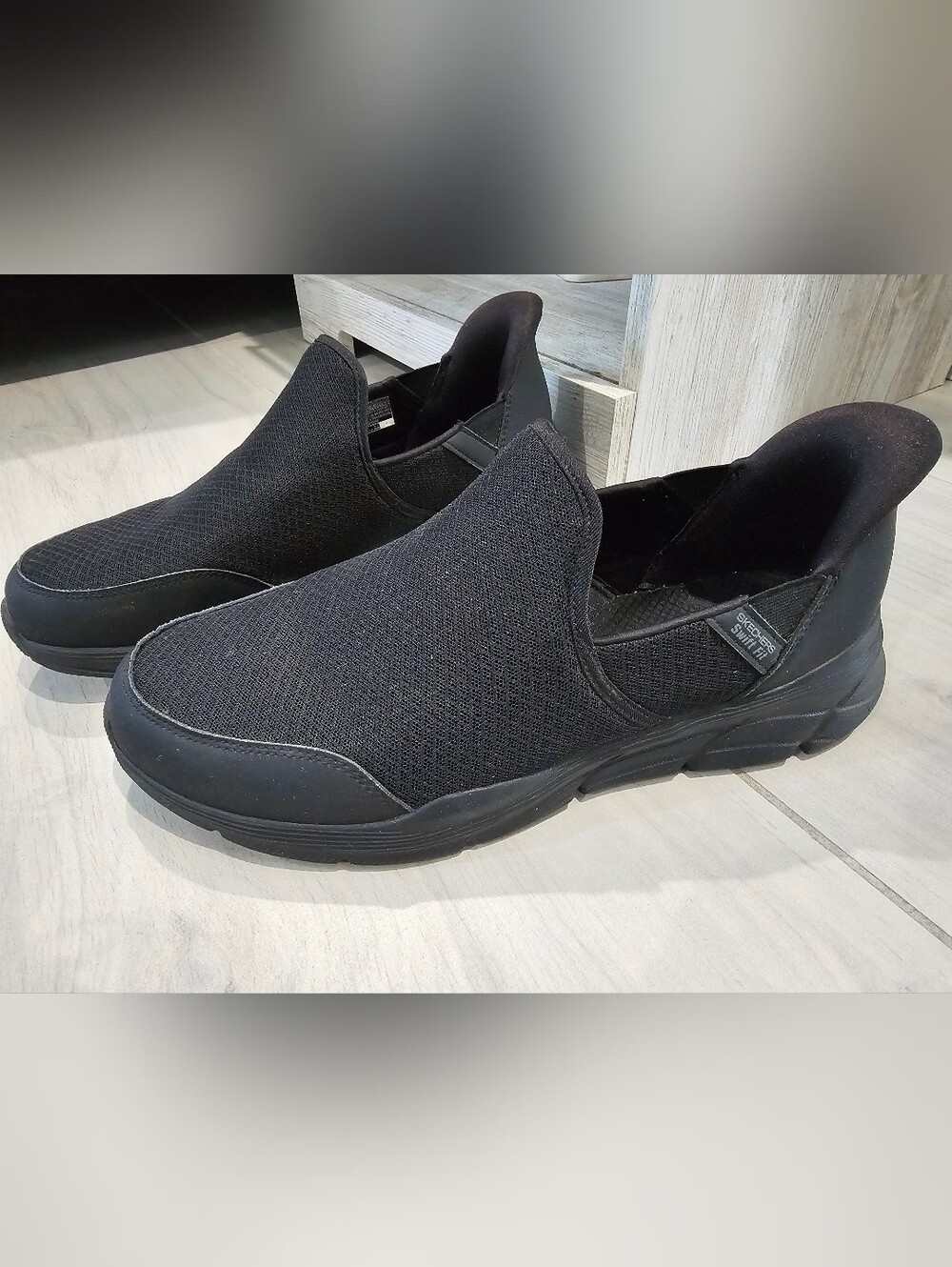 Skechers Swift Fit Slip-Ins Mens Black Hands Free Athletic Shoes Sneakers 11